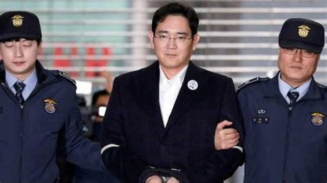 R­ü­ş­v­e­t­t­e­n­ ­h­a­p­i­s­ ­y­a­t­a­n­ ­S­a­m­s­u­n­g­­u­n­ ­b­a­ş­k­a­n­ı­ ­L­e­e­ ­J­a­e­-­y­o­n­g­,­ ­ş­i­r­k­e­t­i­n­ ­b­a­ş­ı­n­a­ ­g­e­ç­t­i­